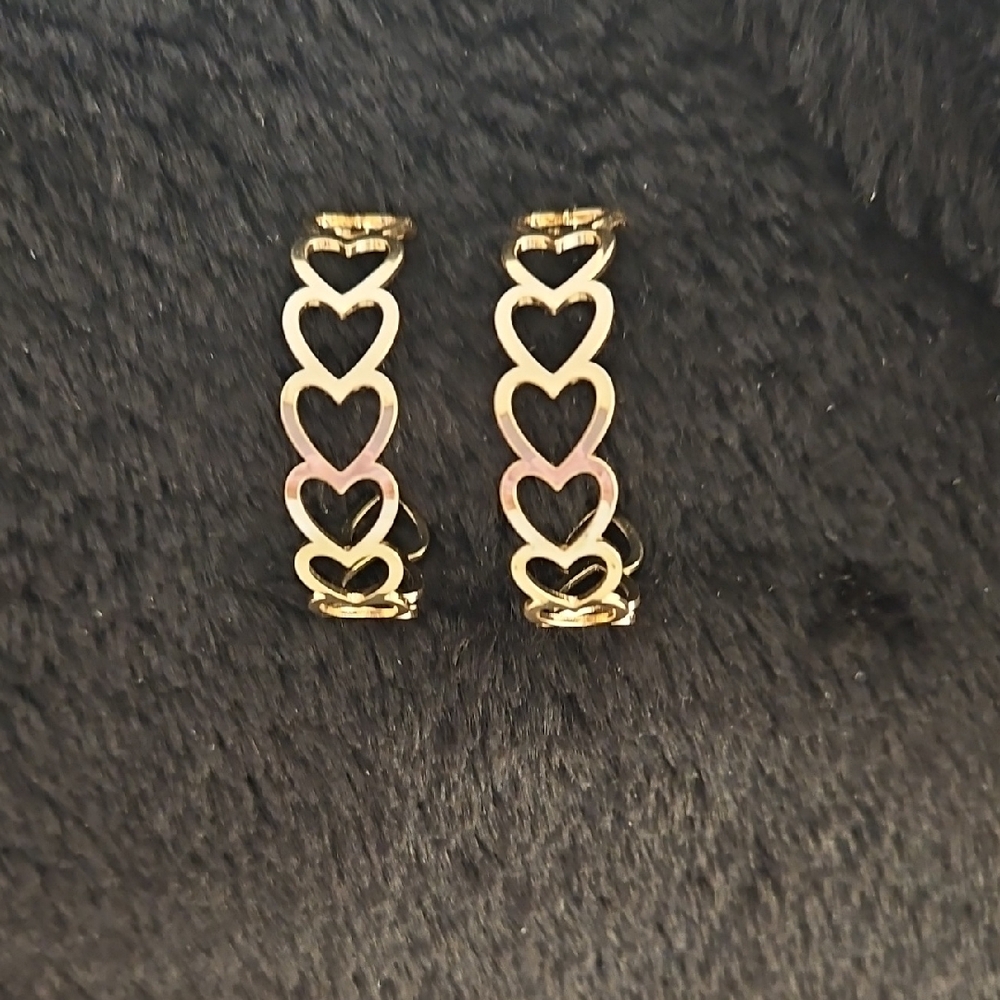 Chic Gold Heart Earrings